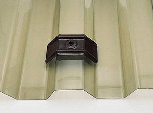 Скоба для крепления профилированного ПК МП/С-20 коричневая